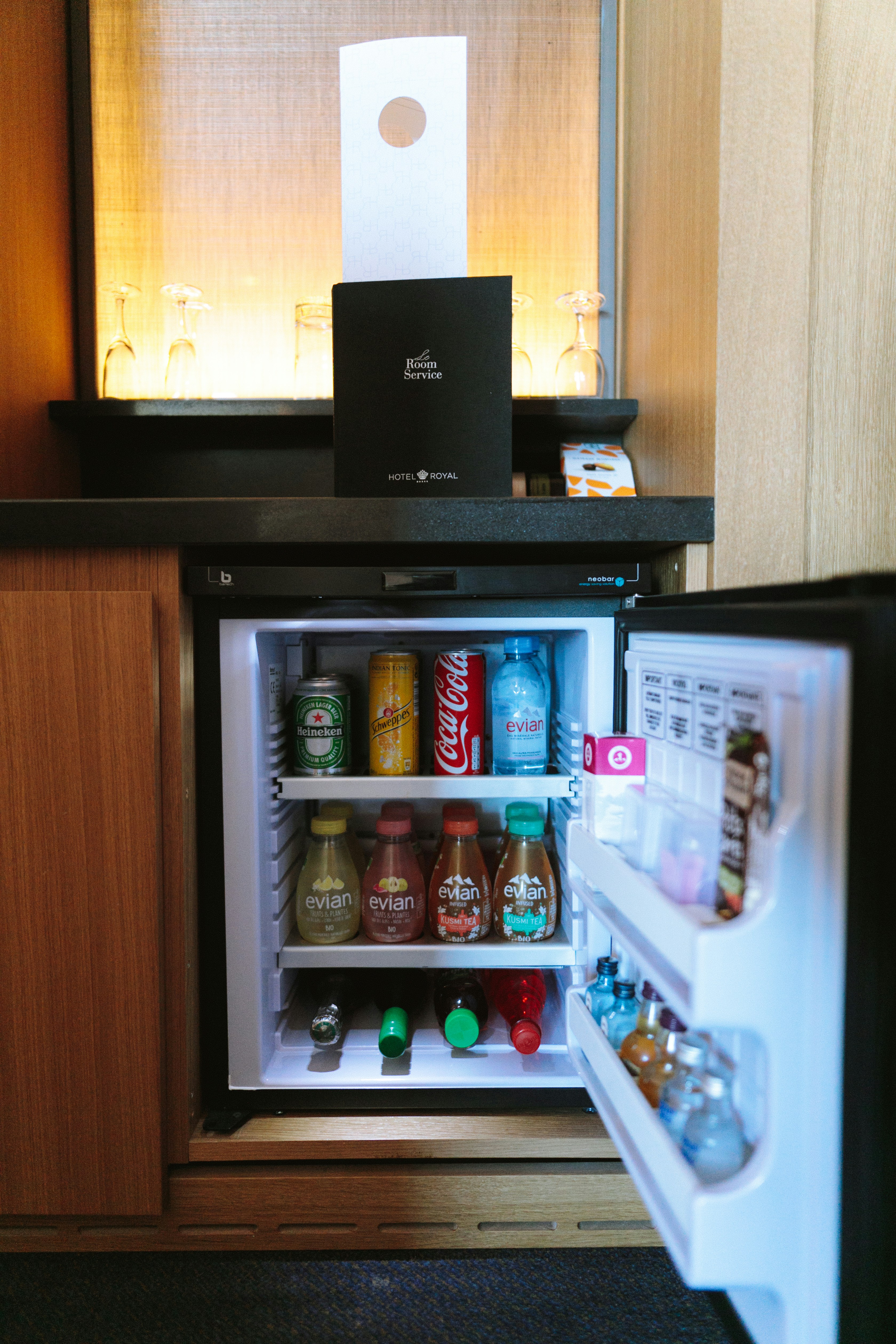 A mini-fridge with drinks | Source: Unsplash