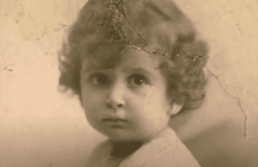Capture d'écran de l'enfance d'Andrée Chedid. | Photo : Youtube/S Chol