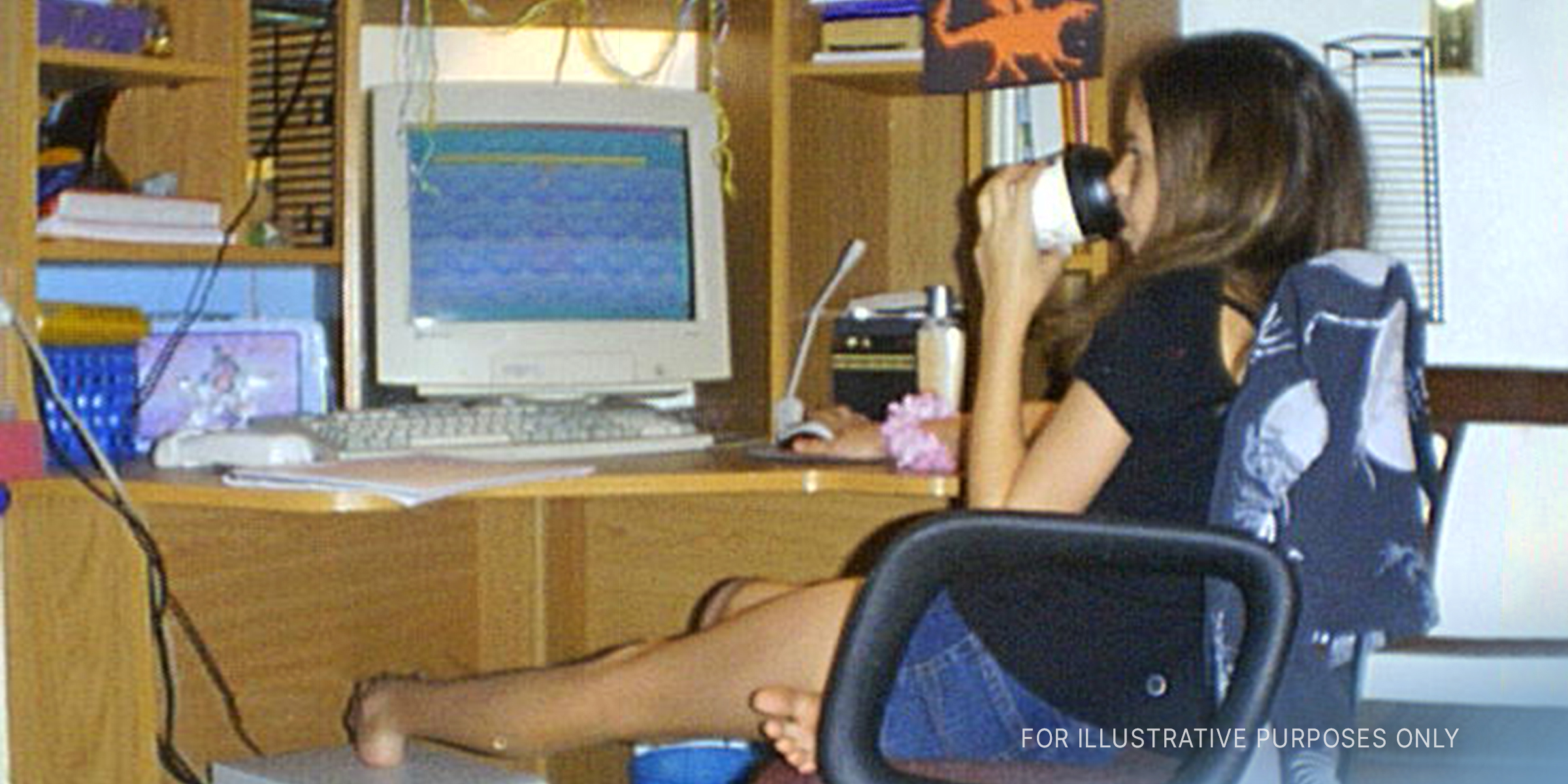 Teenage girl on the computer | Source: Flickr