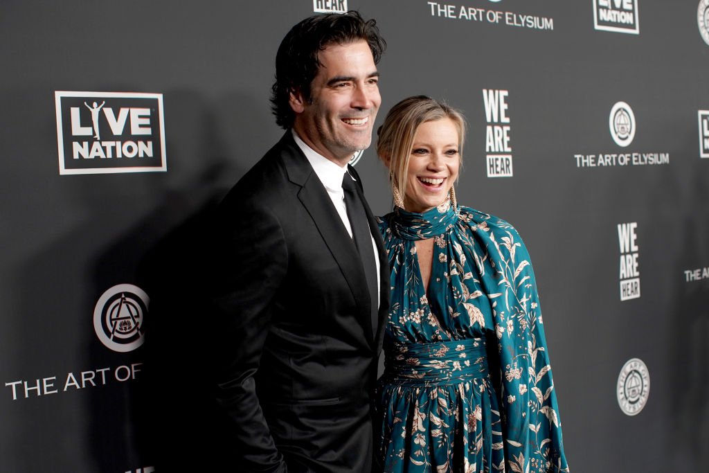 Carter Oosterhouse and Amy Smart during The Art Of Elysium Presents WE ARE HEAR'S HEAVEN 2020 at Hollywood Palladium on January 04, 2020 in Los Angeles, California. | Source: Getty Images