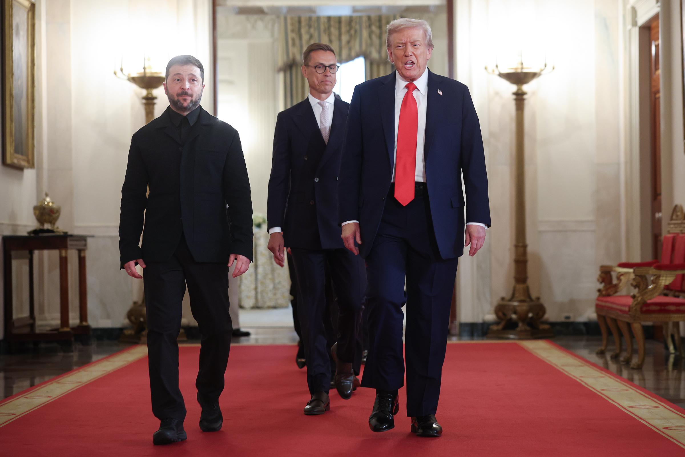 President Donald Trump,  President Volodymyr Zelenskyy, and Finnish President Alexander Stubb (C) arrive for a picture with other European leaders, after a meeting in the Oval Office in Washington, DC on August 18, 2025 | Source: Getty Images