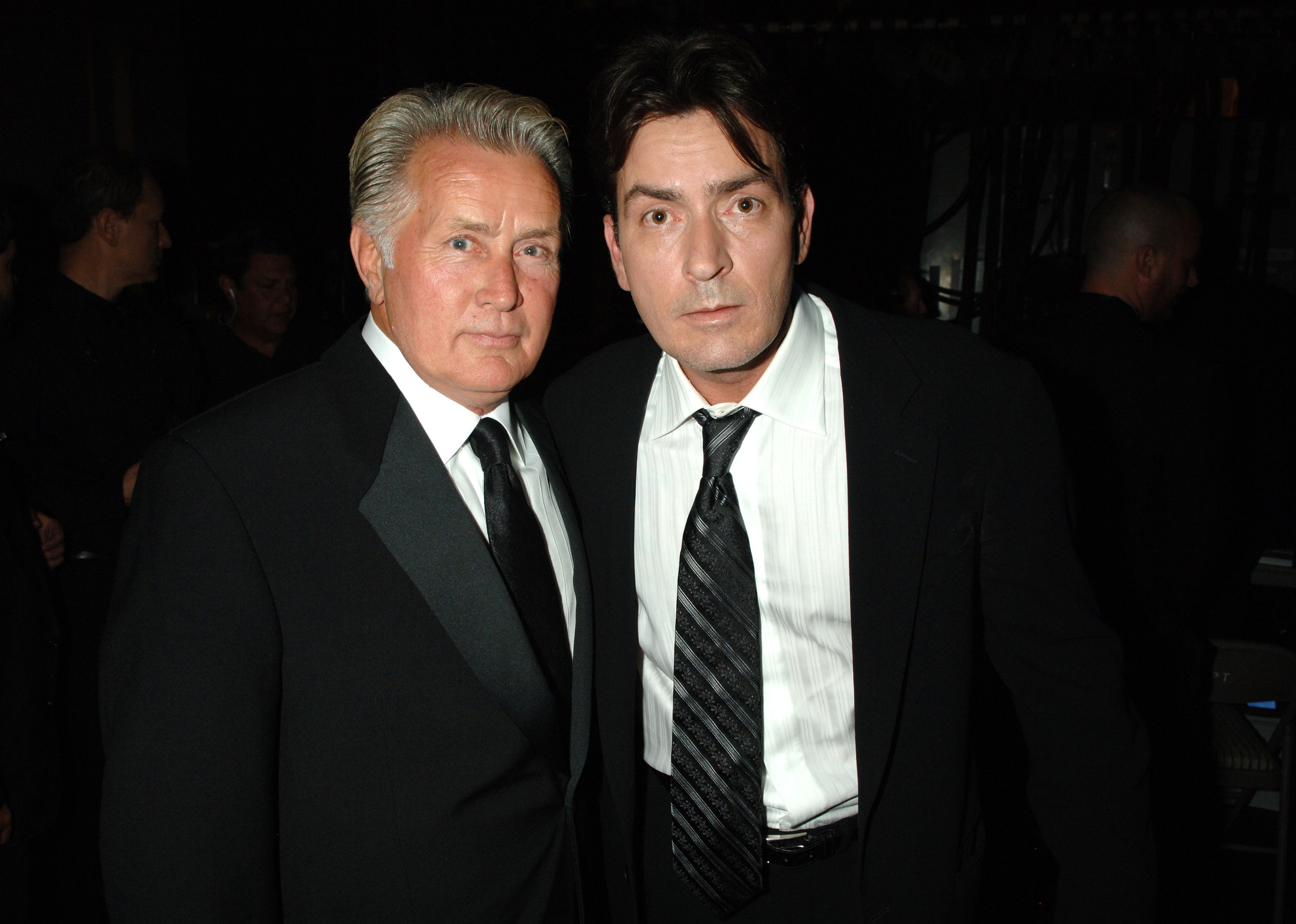 Martin and Charlie Sheen backstage at the 58th Annual Primetime Emmy Awards in Los Angeles, California in 2006. | Source: Getty Images