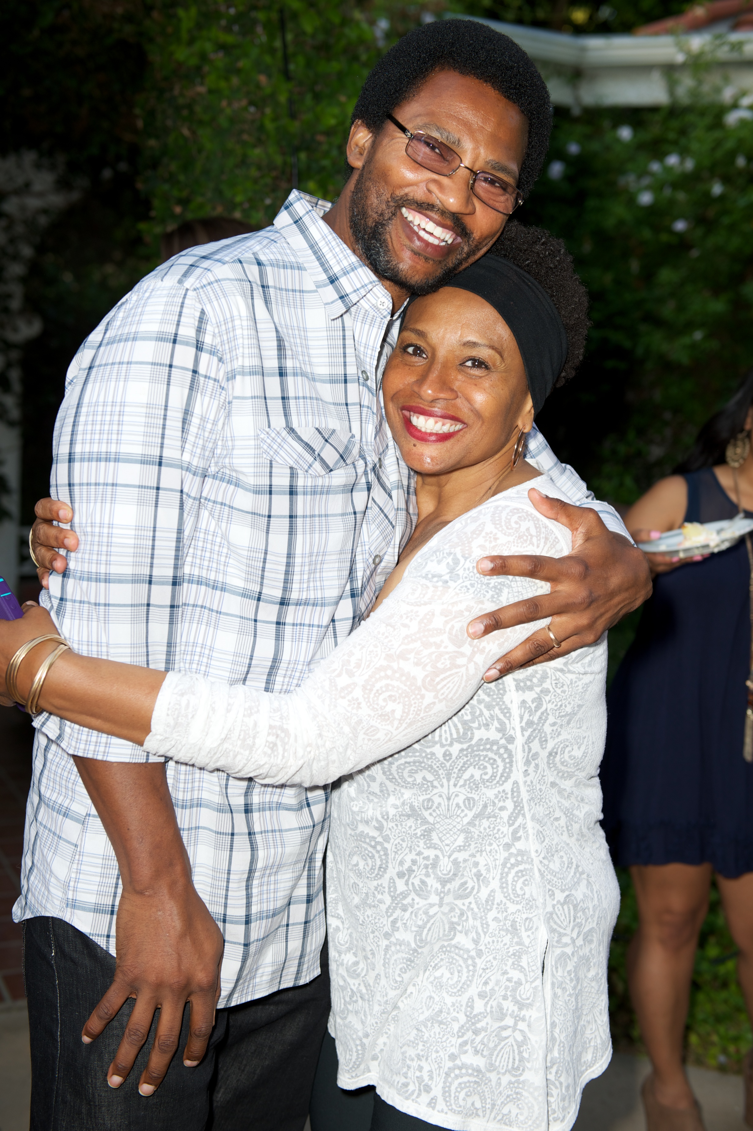 Arnold Byrd and Jenifer Lewis attend Niecy Nash's first wedding anniversary celebration on May 27, 2012, in Northridge, California. | Source: Getty Images