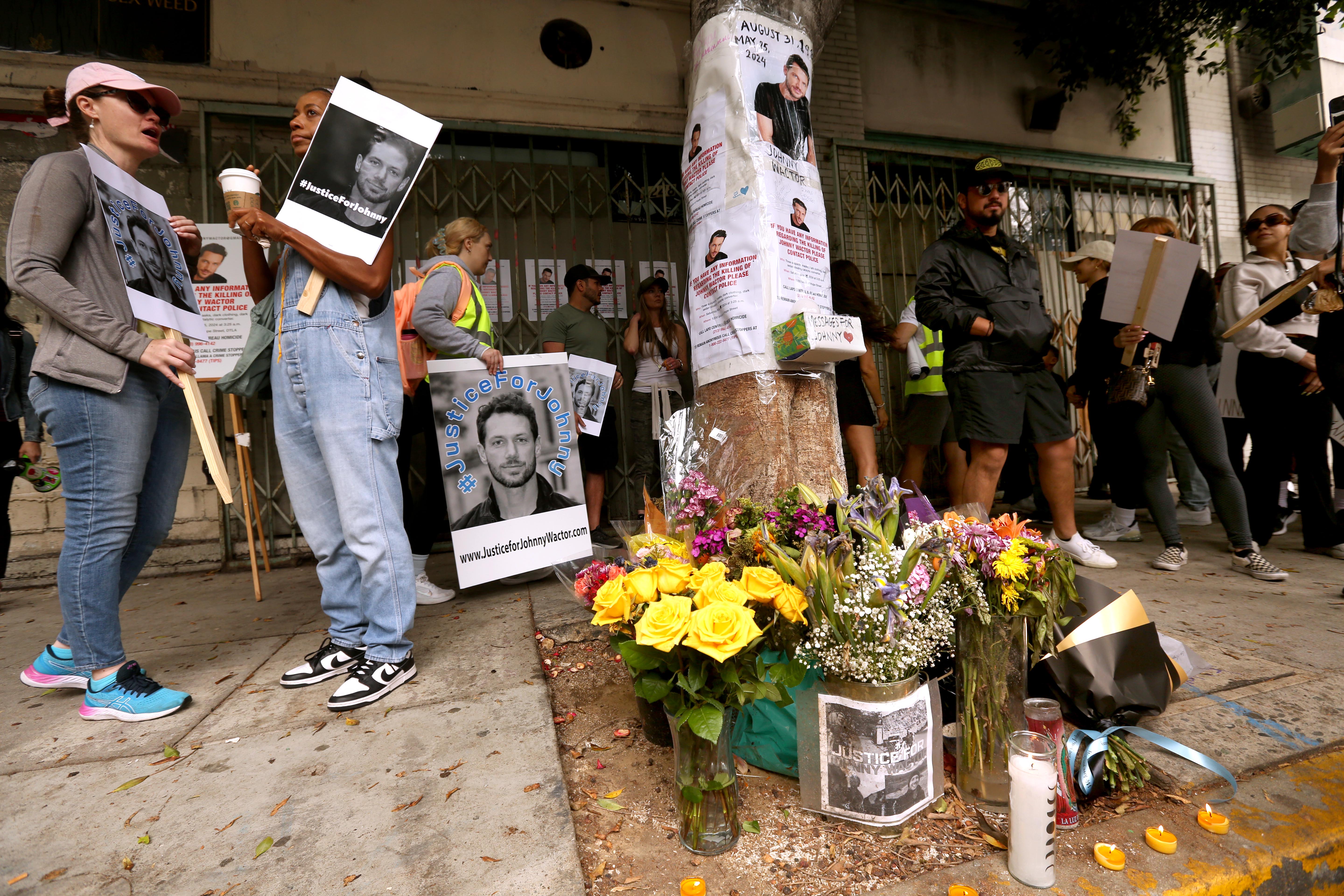 A memorial site for Johnny Wactor in Los Angeles, California, 2024. | Source: Getty Images