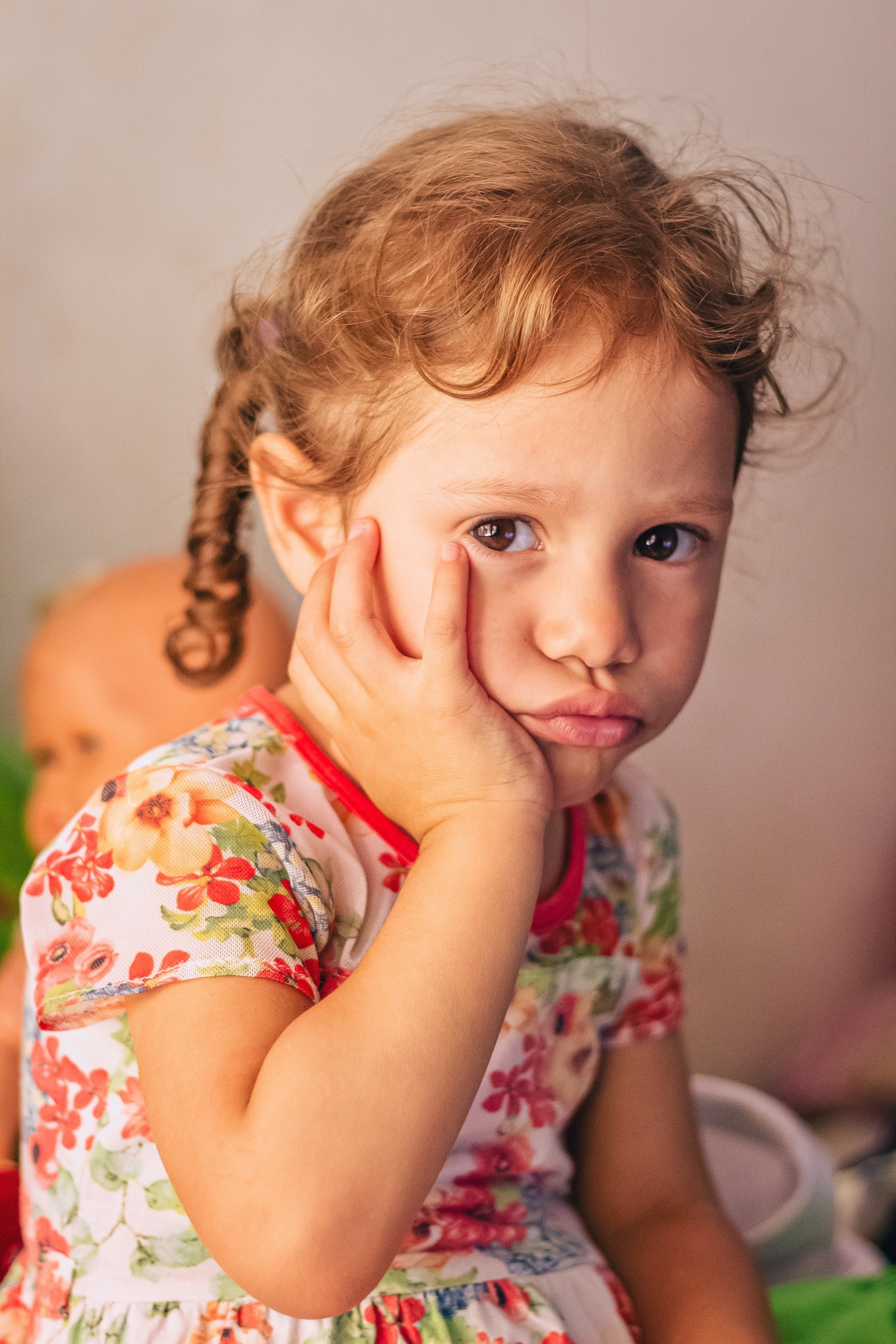 The little girl always looked sad. | Source: Pexels