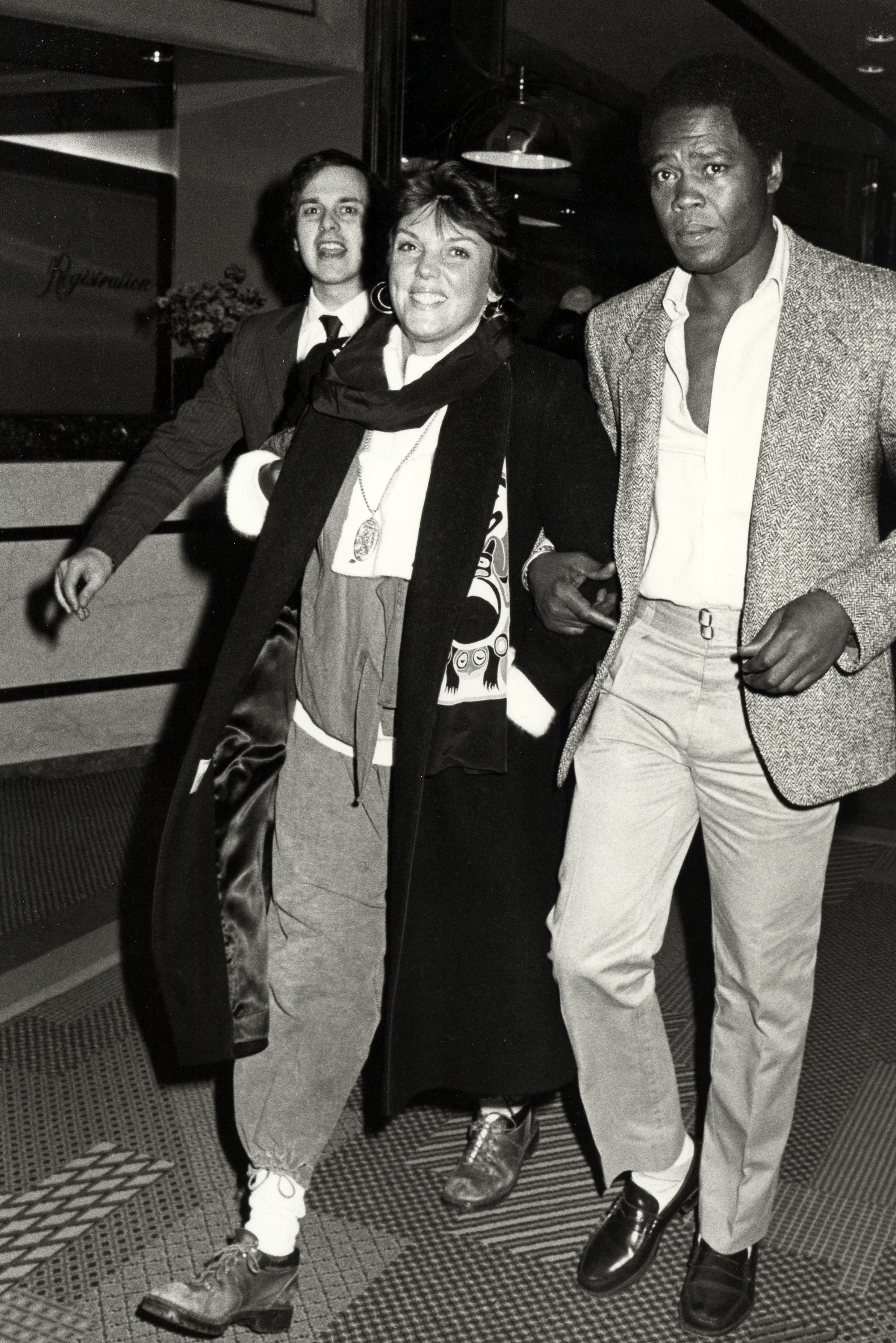 Tyne Daly and Georg Stanford Brown photographed at the New York Hilton Hotel on February 16, 1985. | Source: Getty Images