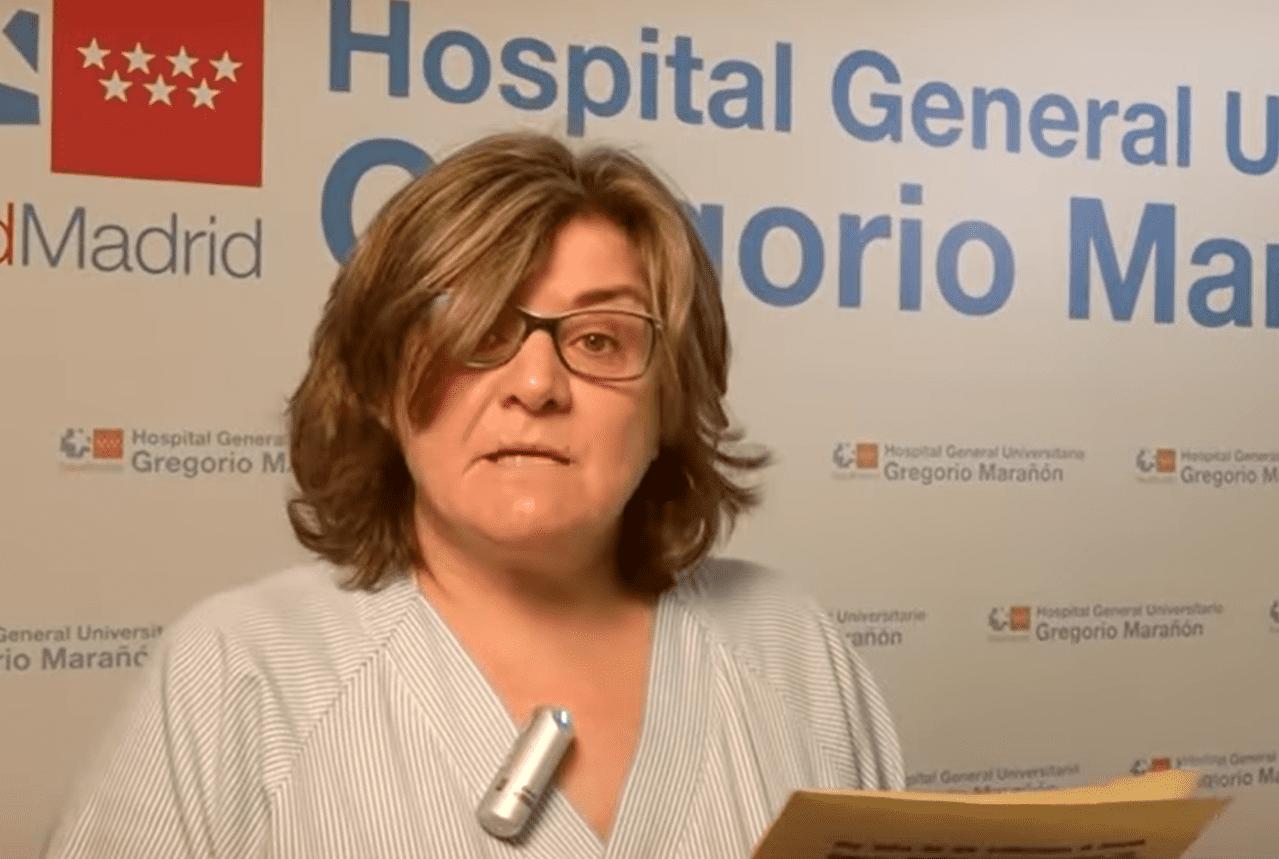 Otra profesional de la salud del Gregorio Marañón lee la carta. | Foto: YouTube/SaludMadrid