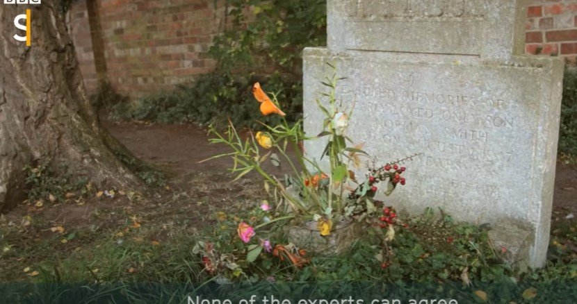 A shot of Karl Smith's gravestone | Photo:   youtube.com/BBC Stories