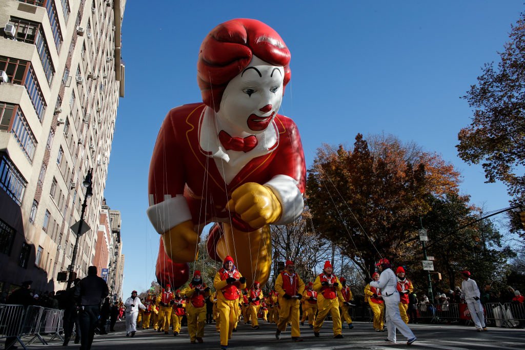 The popular fast-food chain mascot Ronald McDonald delighted spectators in 2018 in New York City. | Photo: Getty Images