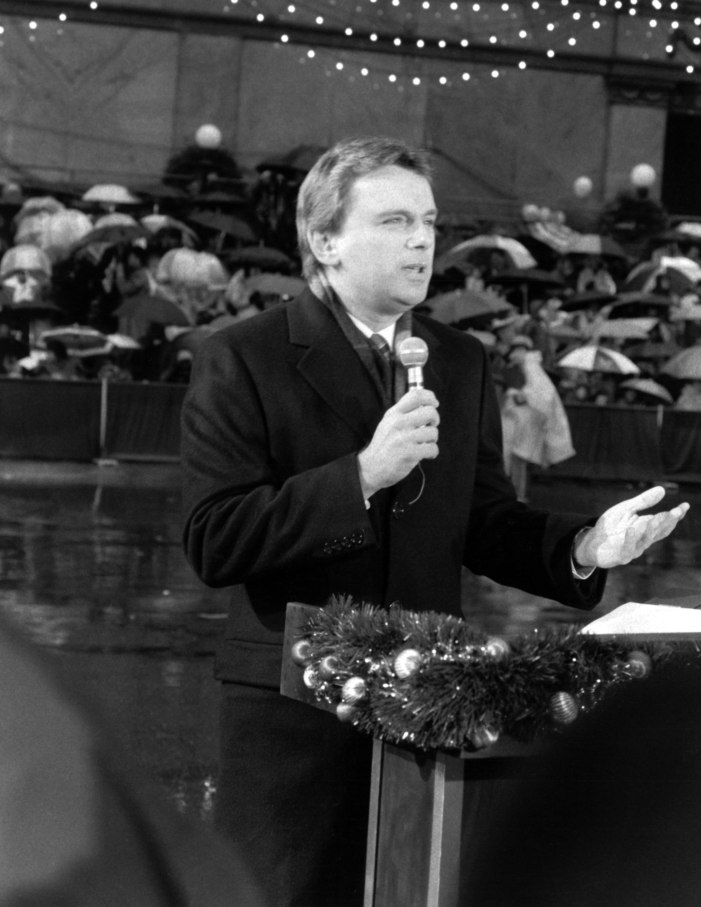 Pat Sajak at Macy's Thanksgiving Day Parade on November 28, 1985. | Source: Getty Images