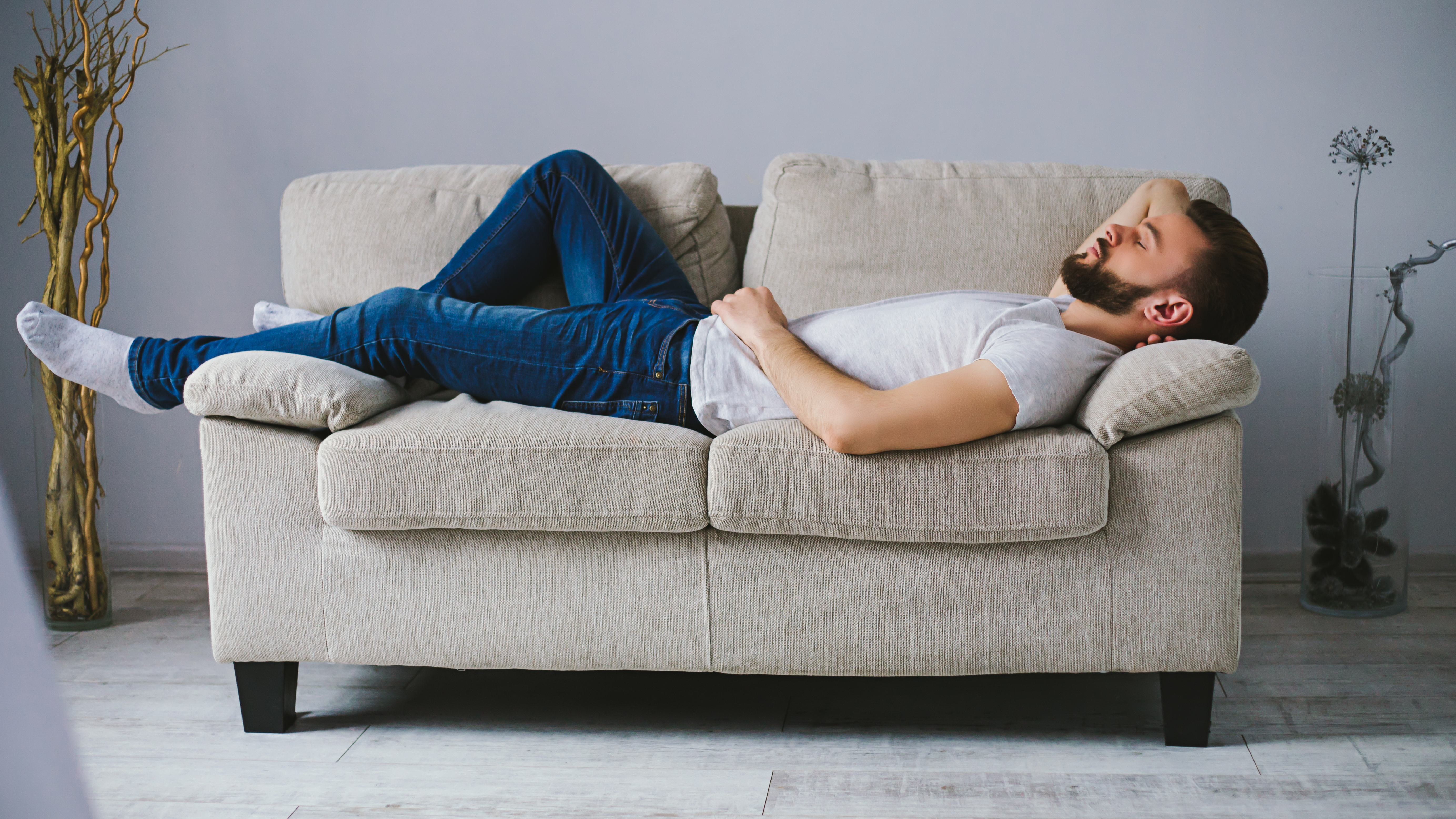 A man sleeping on a couch | Source: Shutterstock