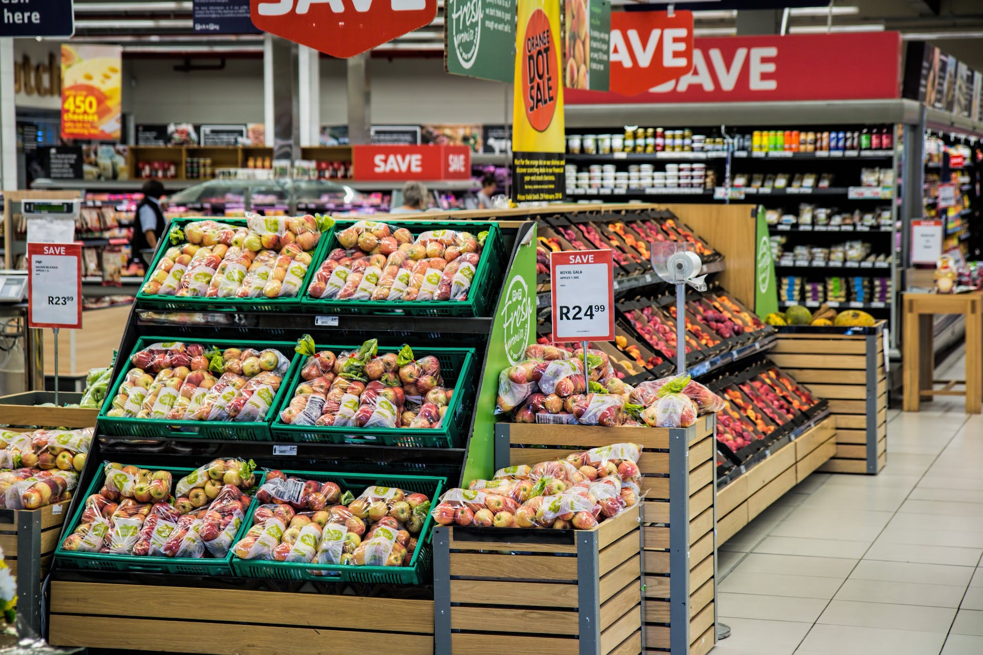Fruit in a grocery store | Source: Pexels