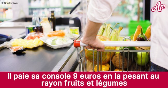 Cet homme paie 9 euros pour une console de 340 euros en la pesant dans la section fruits et légumes