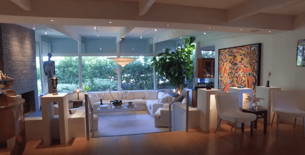 Living area of Jane Fonda's $8.5 million Beverly Hills mansion. | Photo: YouTube/Open House TV