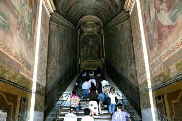 Peregrinos en la Escalera Santa antes de su restauración. Fuente: Getty Images/Global Images Ukraine Peregrinos en la Escalera Santa antes de su restauración. Fuente: Getty Images/Global Images Ukraine