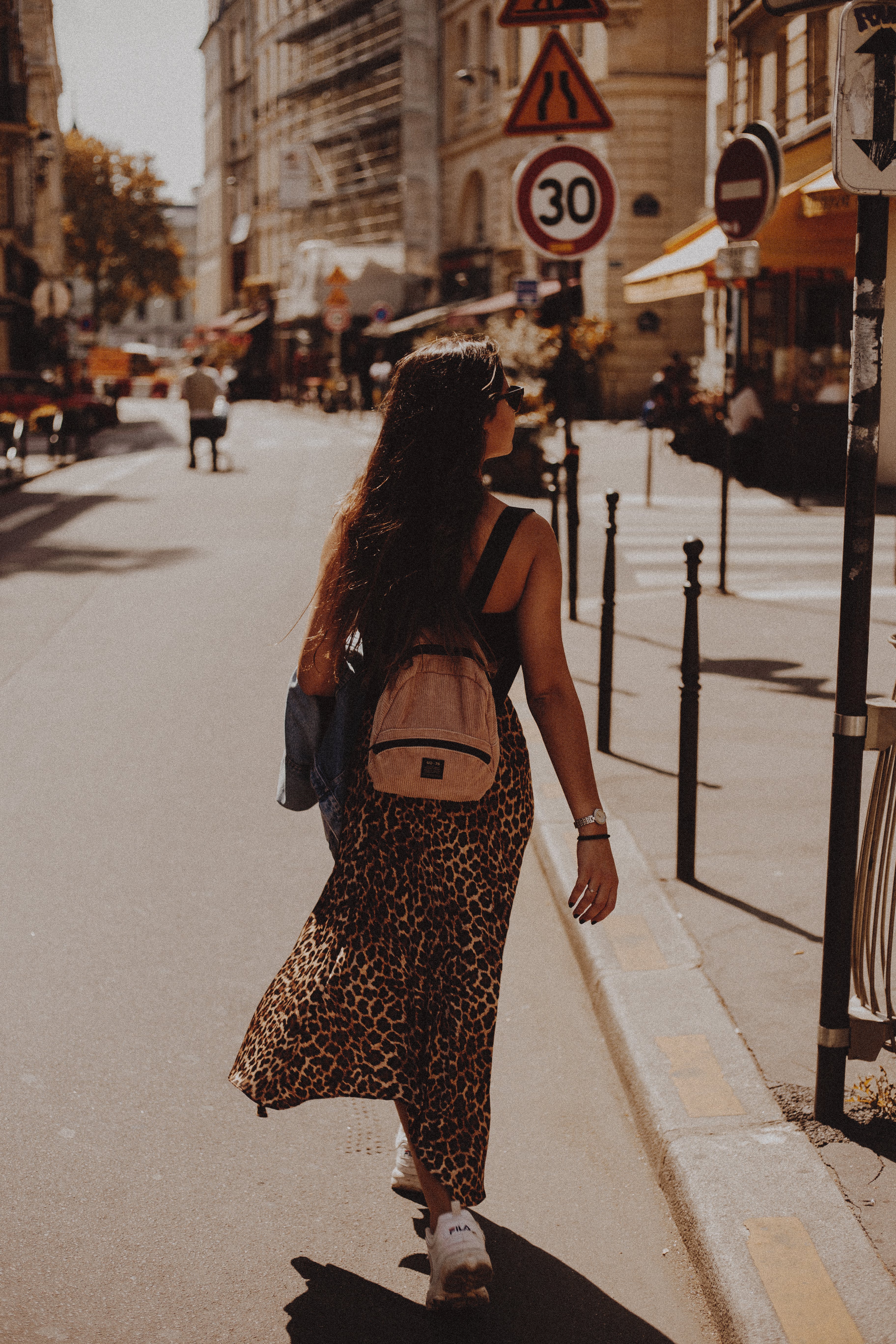 Woman walking on street | Source: Pexels