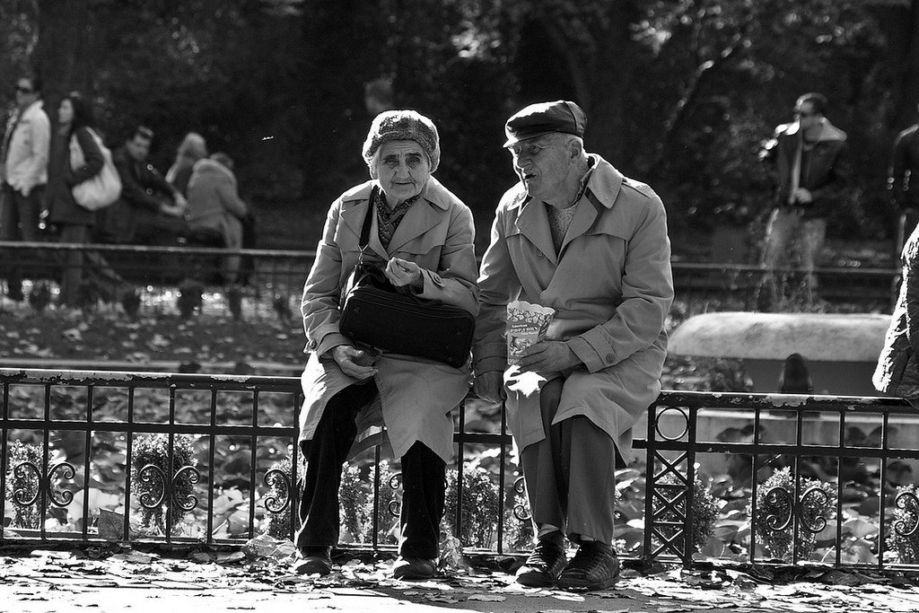 Pareja de ancianos descansando. | Imagen: Flickr Pareja de ancianos descansando. | Imagen: Flickr