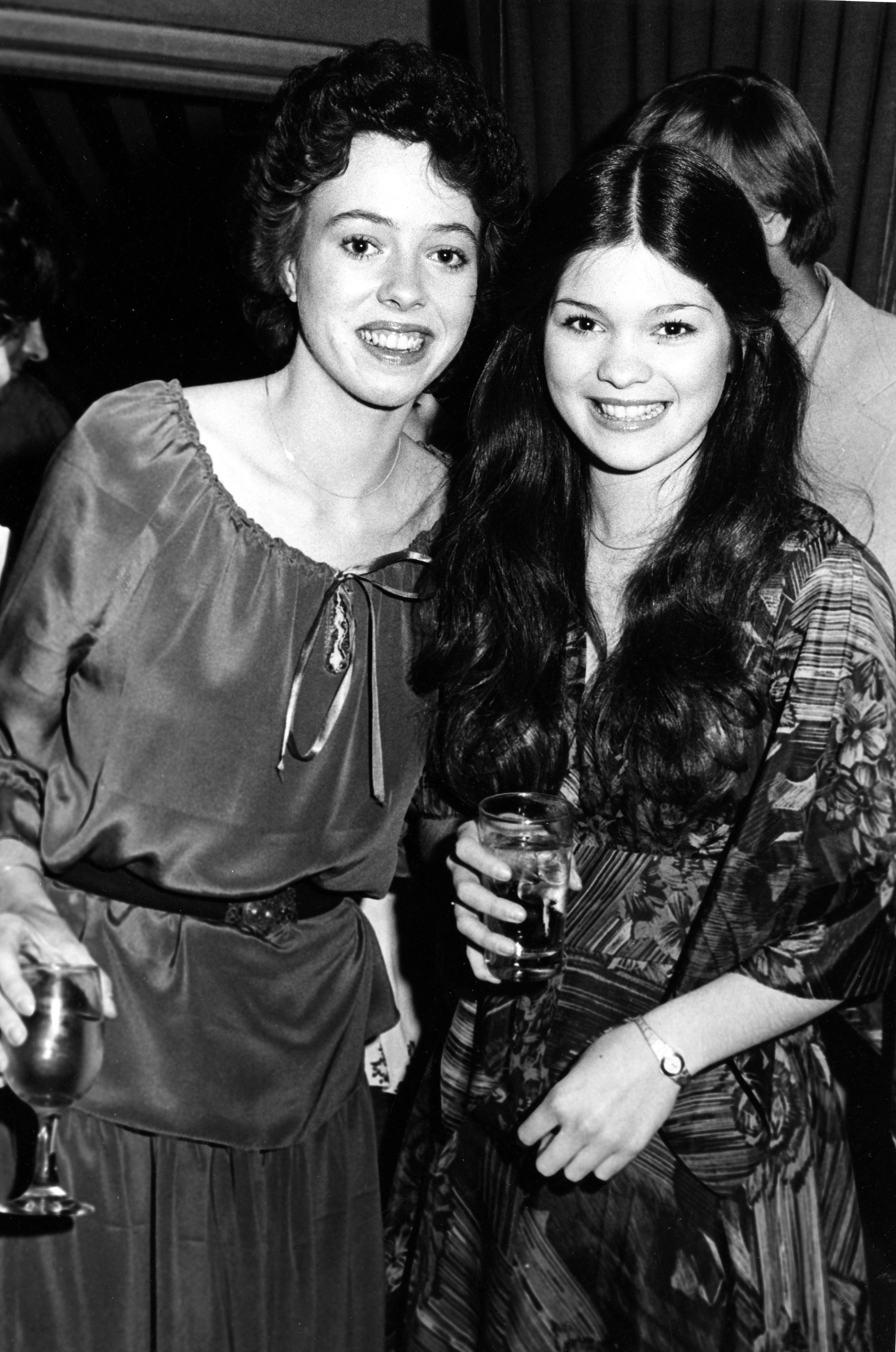 Actresses and co-stars of the TV show "One Day At A Time" Mackenzie Phillips and Valerie Bertinelli attend an event in circa 1978. | Source: Getty Images