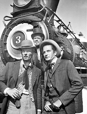 Clint Eastwood, Paul Brinegar and Eric Fleming from Rawhide in 1961. | Source: Wikimedia Commons.