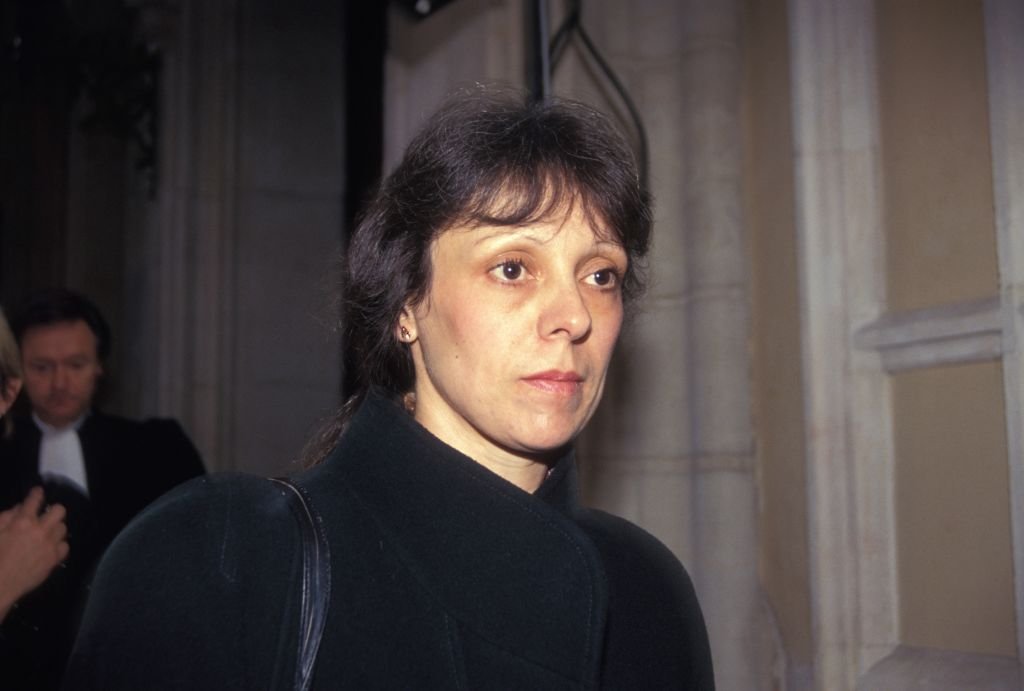 Arrivee de Christine Villemin au palais de justice lors du proces de son epoux Jean-Marie Villemin pour le meurtre de Bernard Laroche le 1er decembre 1993 a Dijon, France | photo : Getty Images