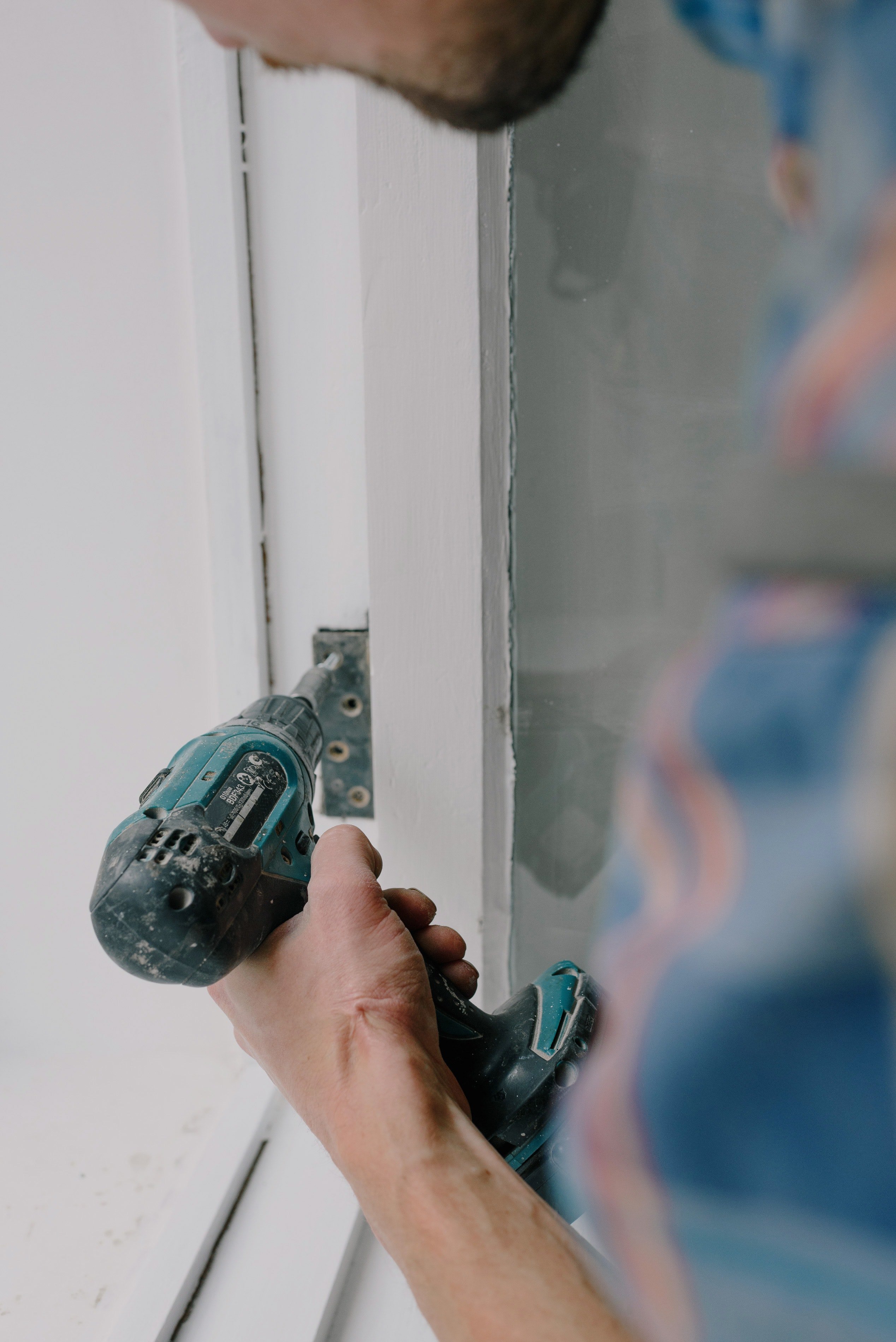 Allan, James, and Samuel started doing repairs for Sandra's neighbors. | Photo: Pexels