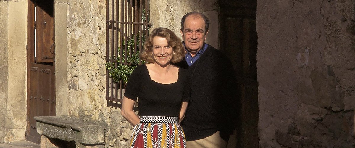 Paco Muñoz y Sabine Déroulède junto a su casa en Pedraza. | Foto: Getty Images. Paco Muñoz y Sabine Déroulède junto a su casa en Pedraza. | Foto: Getty Images.