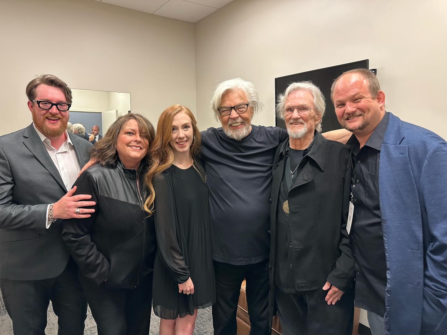 Kris Kristofferson and his family at a Medallion Ceremony from a Facebook post dated October 23, 2023 | Source: Facebook/kriskristofferson