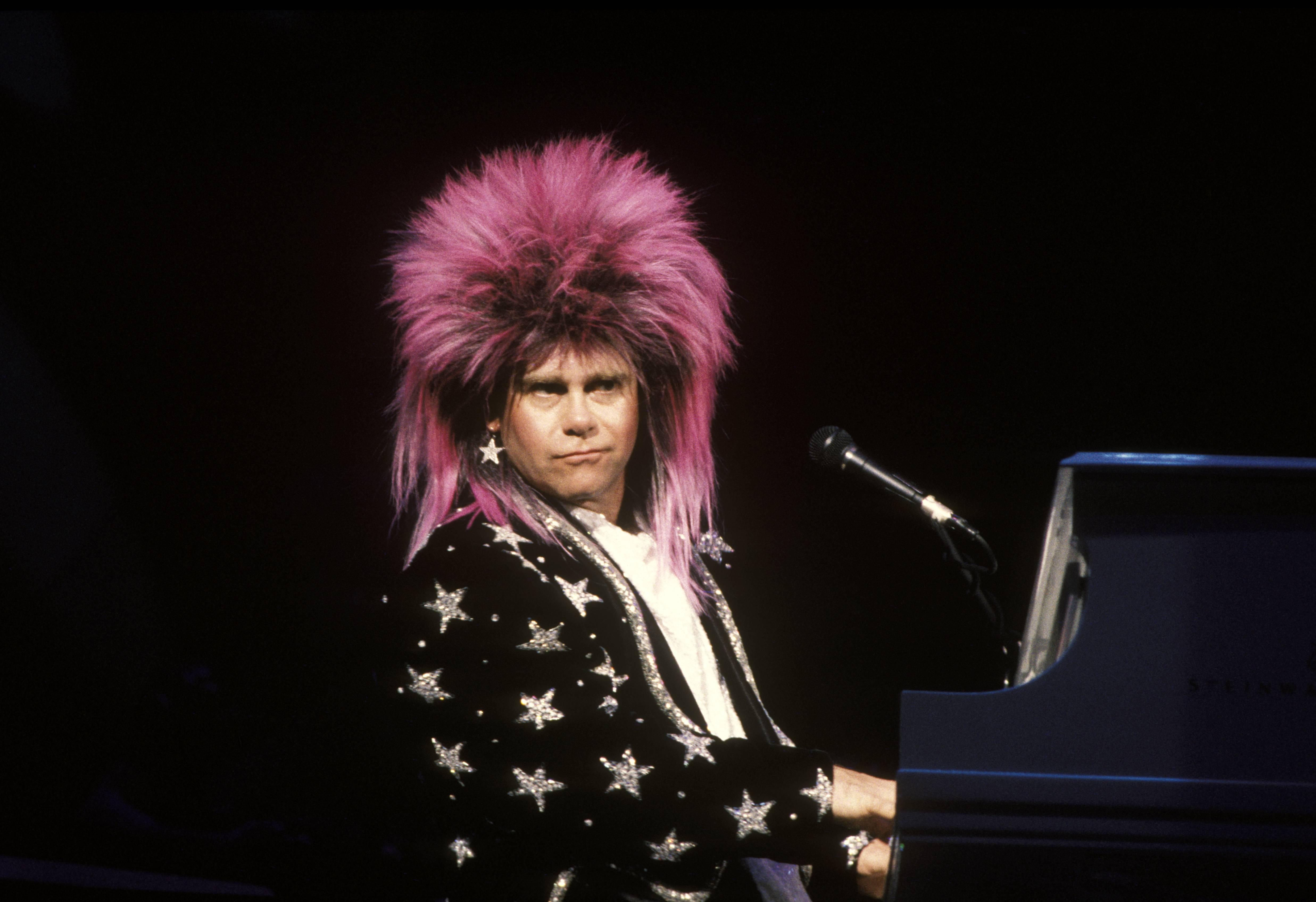 Elton John performs at the Sydney Entertainment Centre on December 1, 1998, in Australia | Source: Getty Images