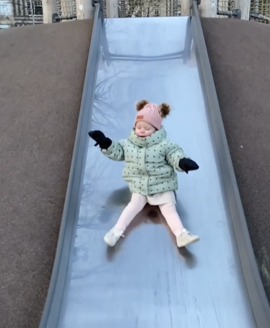 Aspen enjoys her playtime on a slide, dated January 25, 2021 | Source: Instagram/ reedchoward