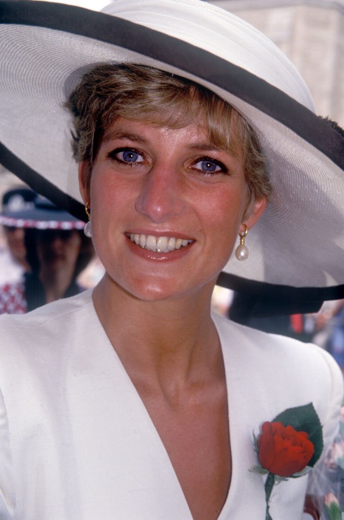 Princesa Diana de Gales en la catedral de Portsmouth, 1 de agosto de 1991. | Foto: Getty Images