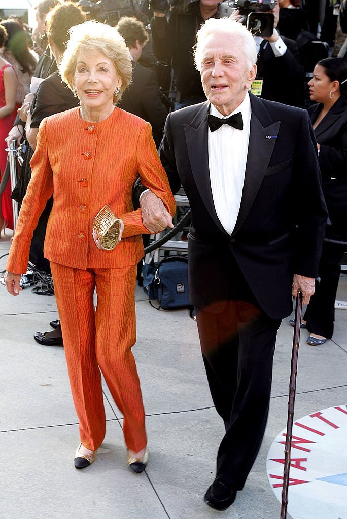Actor Kirk Douglas and Diana Douglas arrive at the Vanity Fair Oscar Party at Mortons | Photo: Getty Images