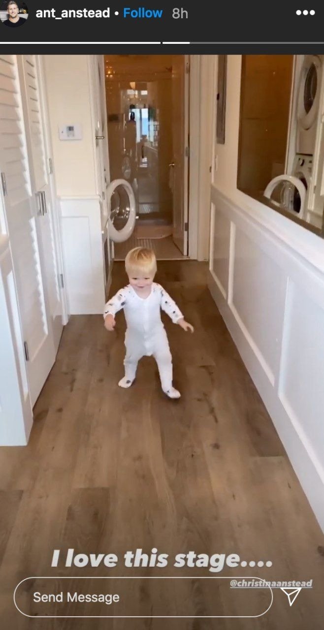 1-year-old Hudson London Anstead captured by his father Ant as he practices his first steps. I Image: Instagram/ant_anstead.