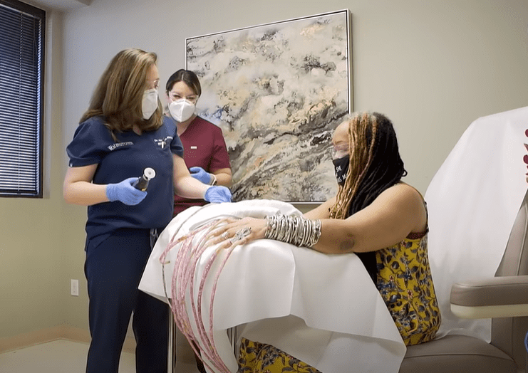 Dr. Allison Readinger of Trinity Vista Dermatology in Forth Worth, Texas, cutting Ayanna Williams' nails using an electric rotary tool. | Photo: YouTube/Guinness World Records