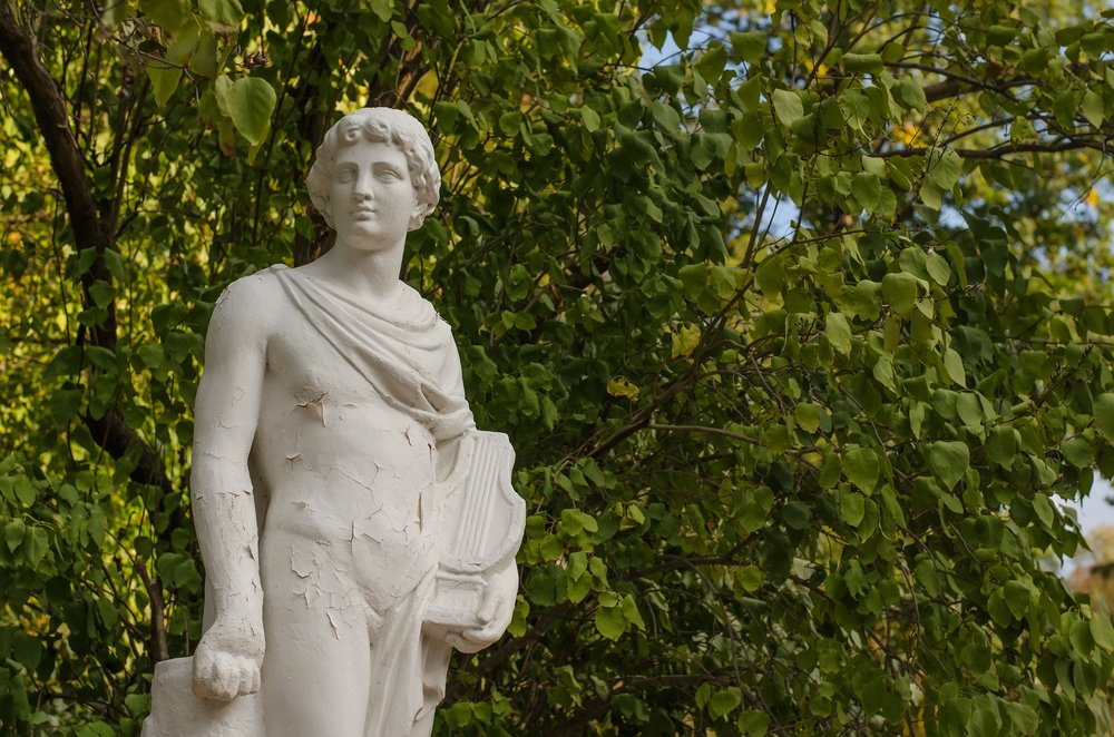 Estatua de Orfeo sosteniendo su lira. Fuente: Shutterstock Estatua de Orfeo sosteniendo su lira. Fuente: Shutterstock