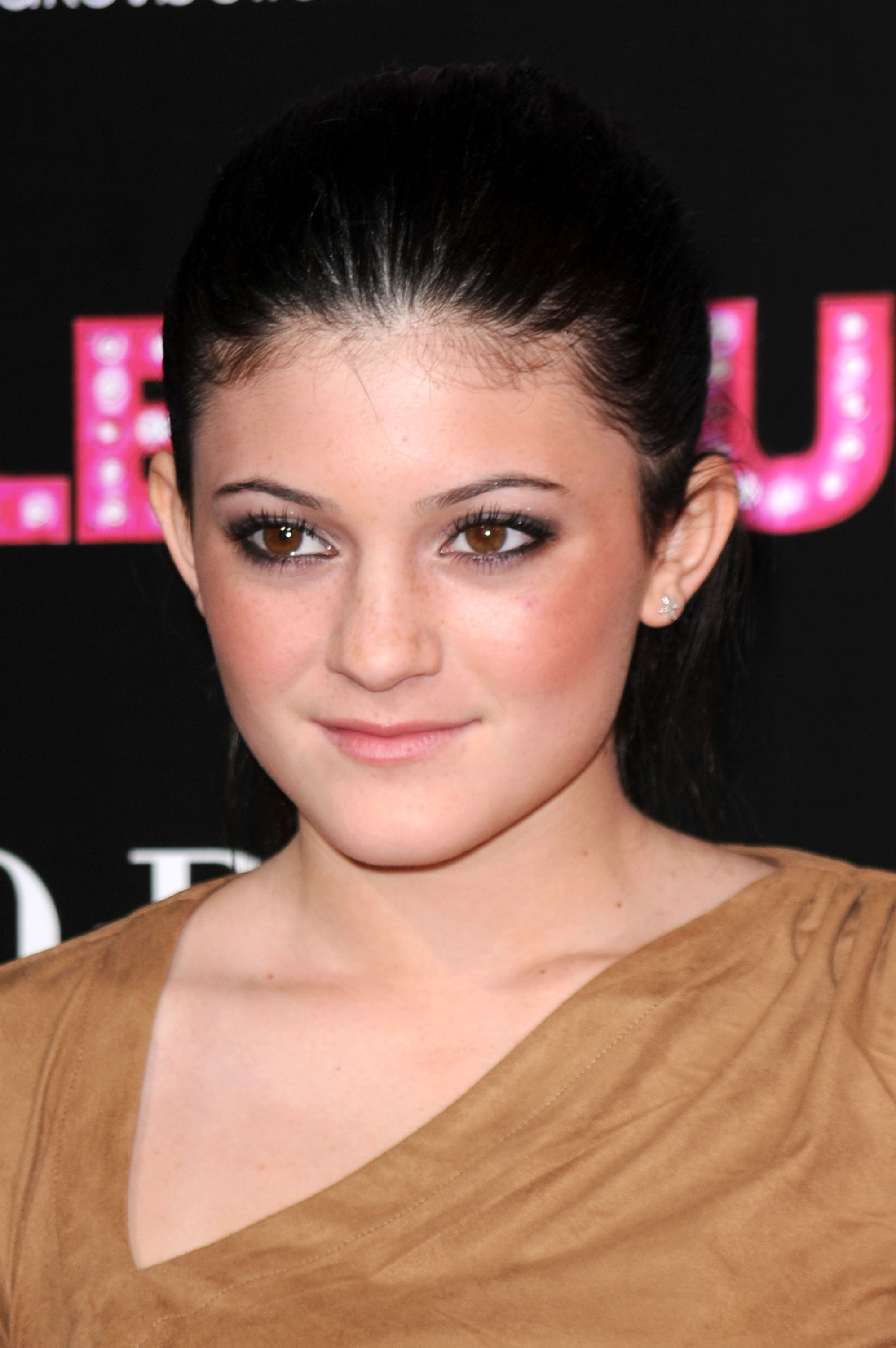 Kylie Jenner arrives at the premiere of Screen Gems' "Burlesque" on November 15, 2010 | Source: Getty Images