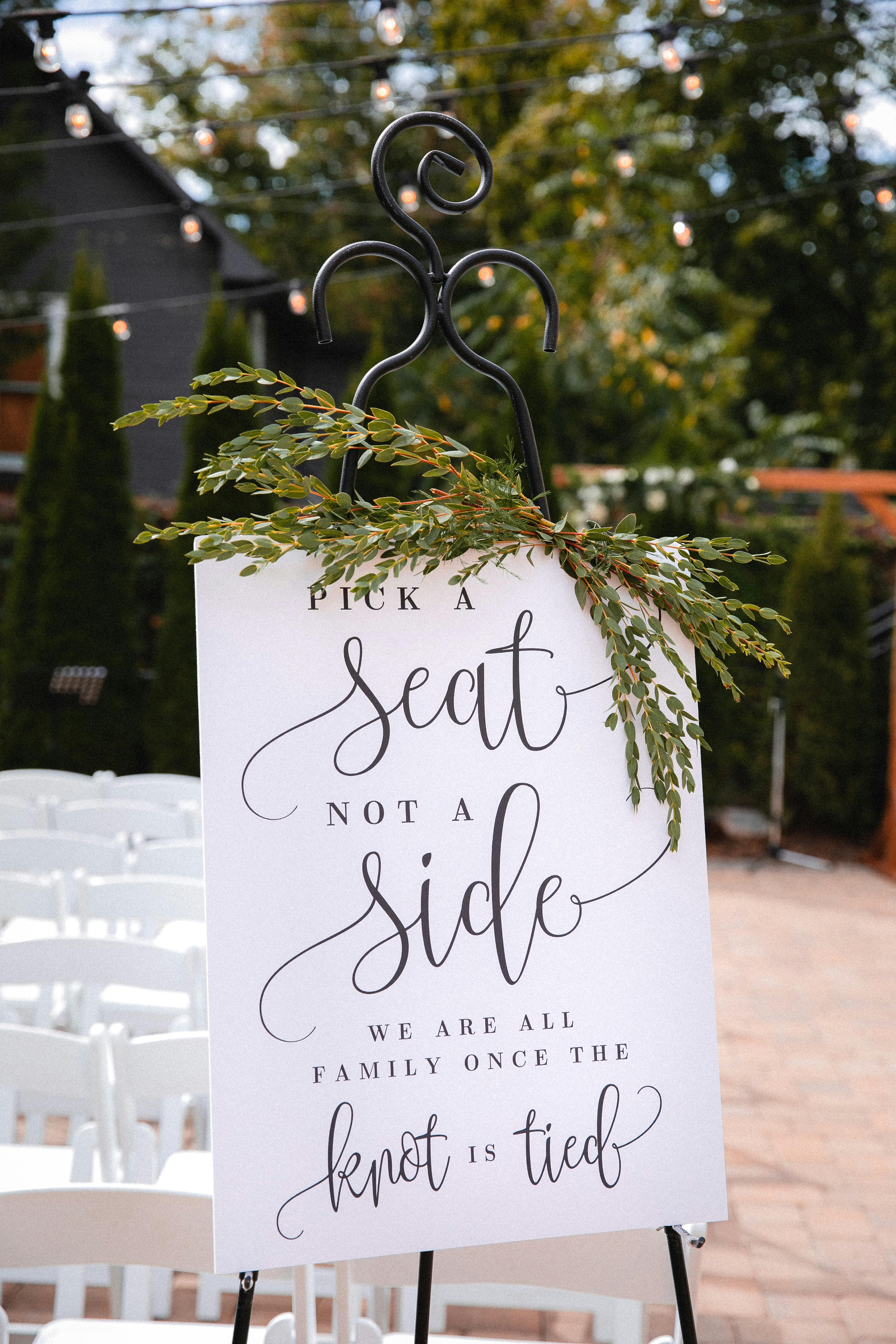 For illustration purposes only. Wedding venue with welcome card | Source: Pexels