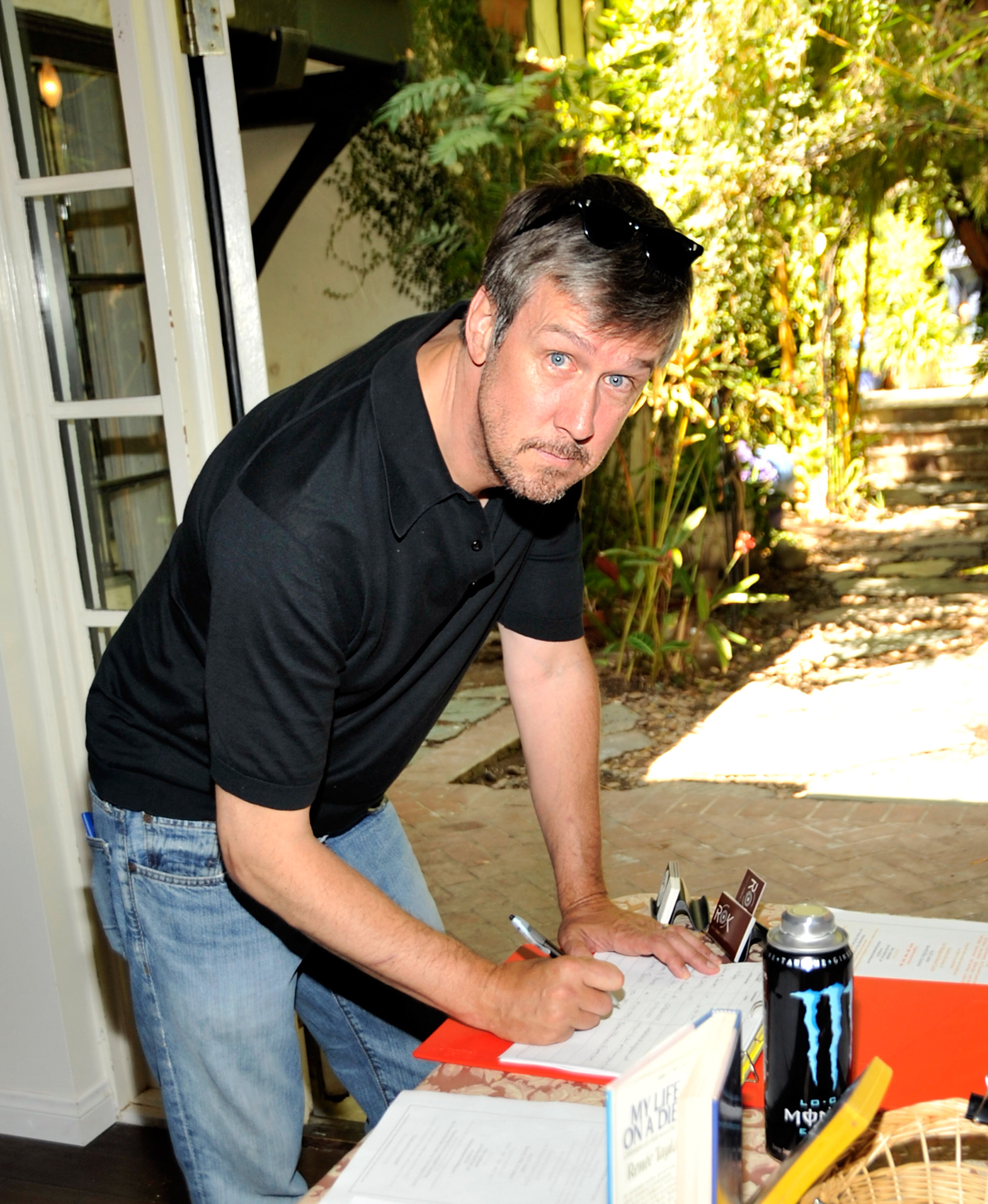 Alan Ruck attending the "Meet The Candidates" luncheon at the home of SAG members Joe Bologna and Renee Taylor in Beverly Hills, California, on July 26, 2009 | Source: Getty Images