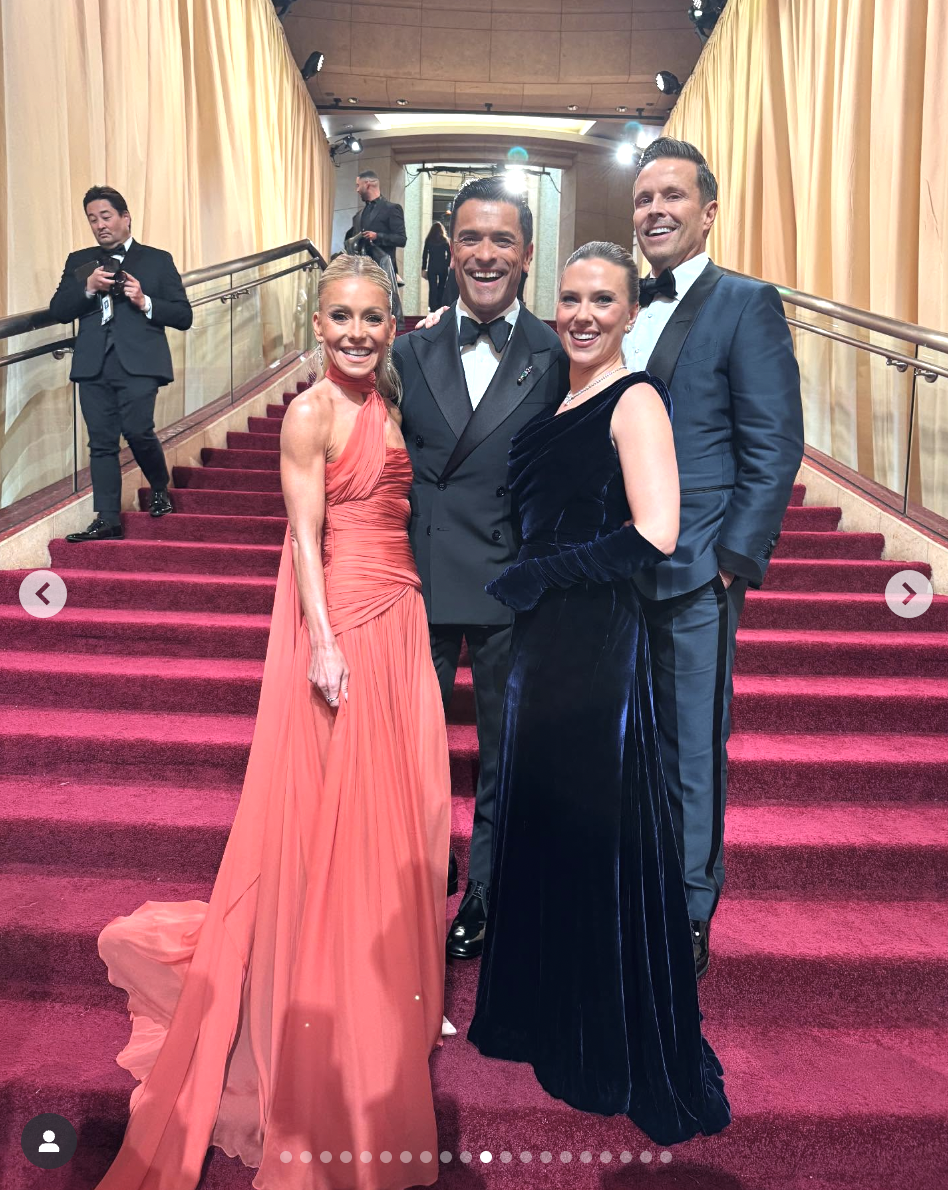 Kelly Ripa and Mark Consuelos are pictured alongside Scarlett Johansson and Joe Machota at the Oscars, dated March 10, 2025 | Source: Instagram/kellyripa