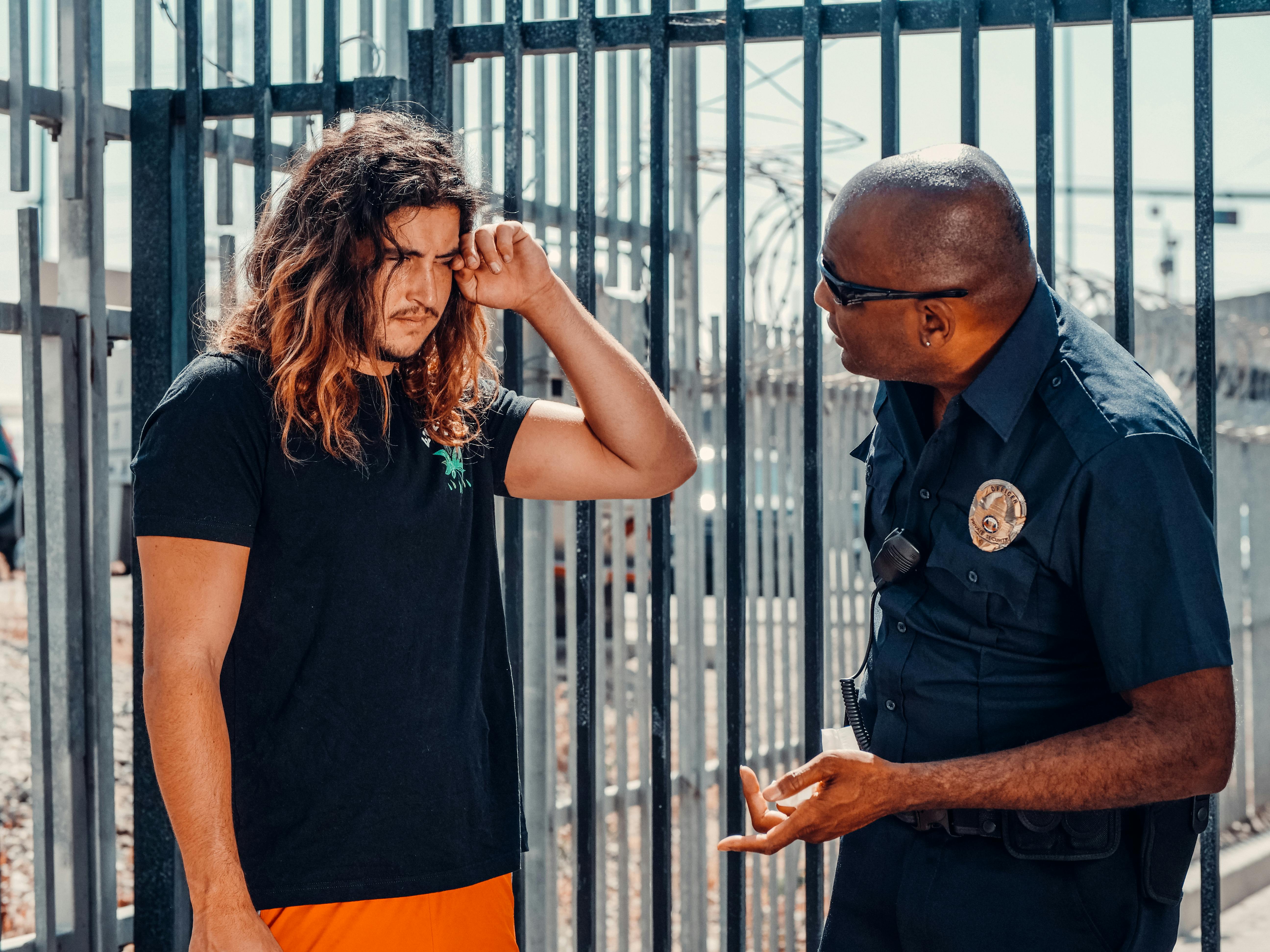 A man talking to a police officer | Source: Pexels