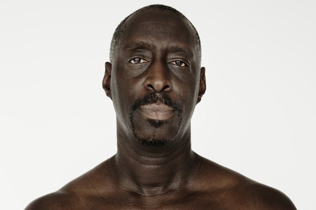 Un homme torse nu. | Photo: Freepik
