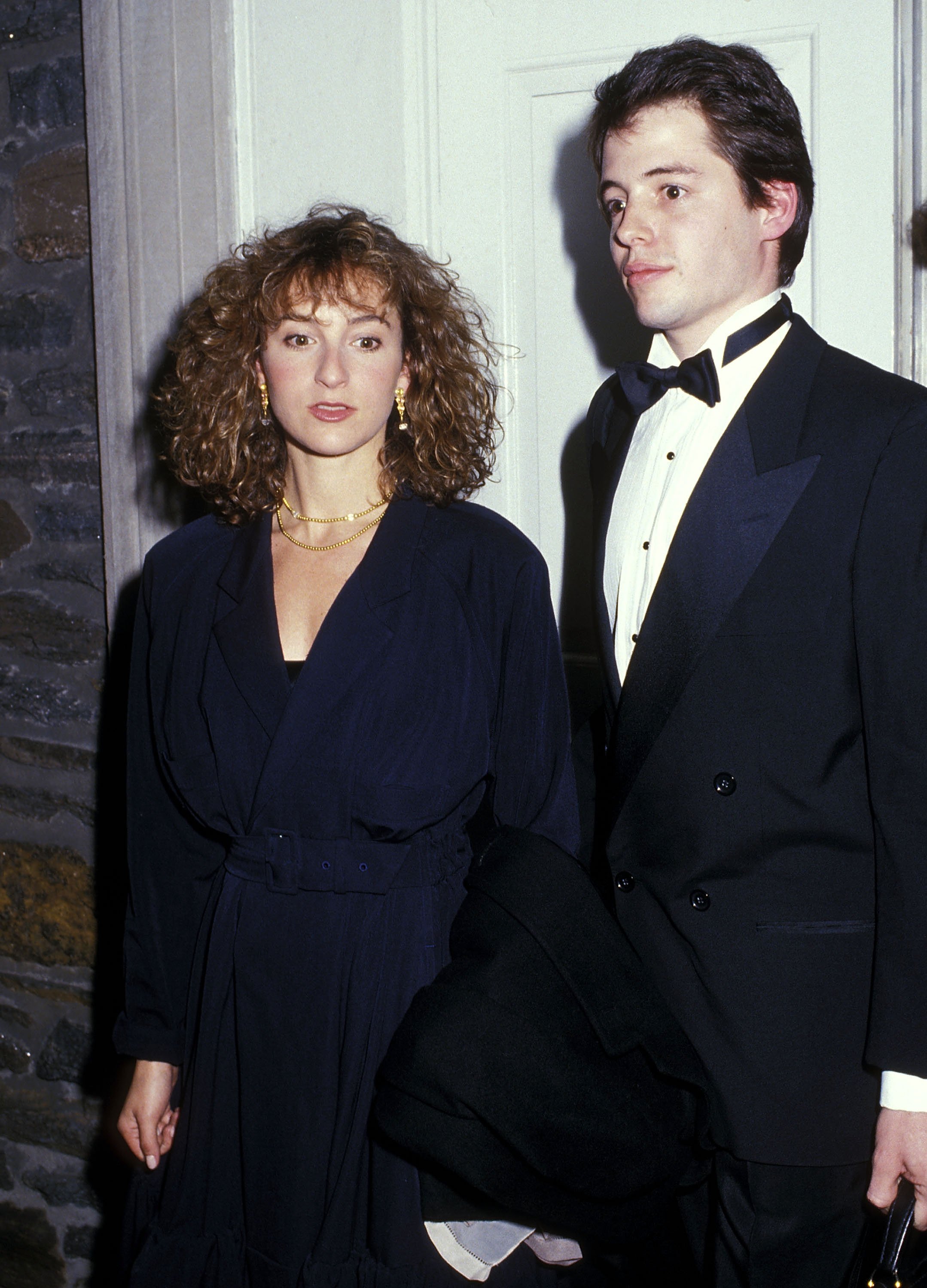Matthew Broderick and Jennifer Grey at the Writers Theatre Special Benefit Reading of "Poor Richard's Theatricks" on October 26, 1987 | Source: Getty Images