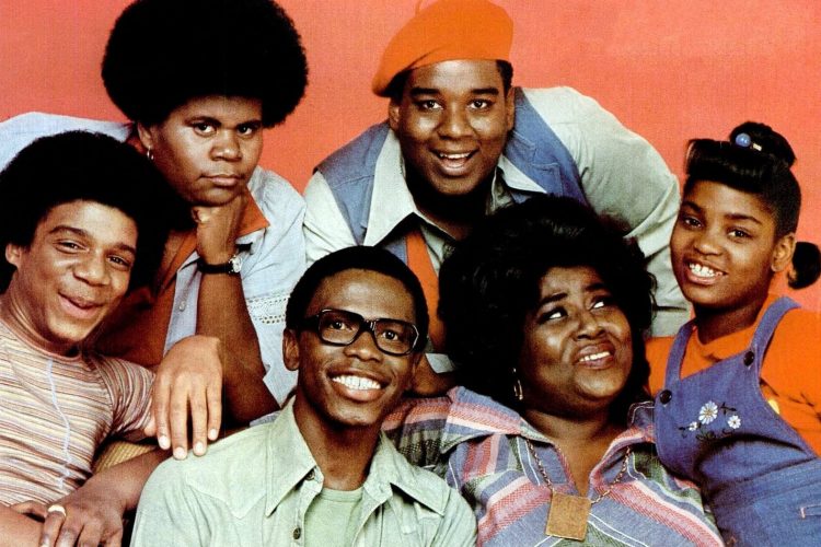 Mabel King with the cast of "What's Happenning!!" in 1976 | Source: Wikimedia