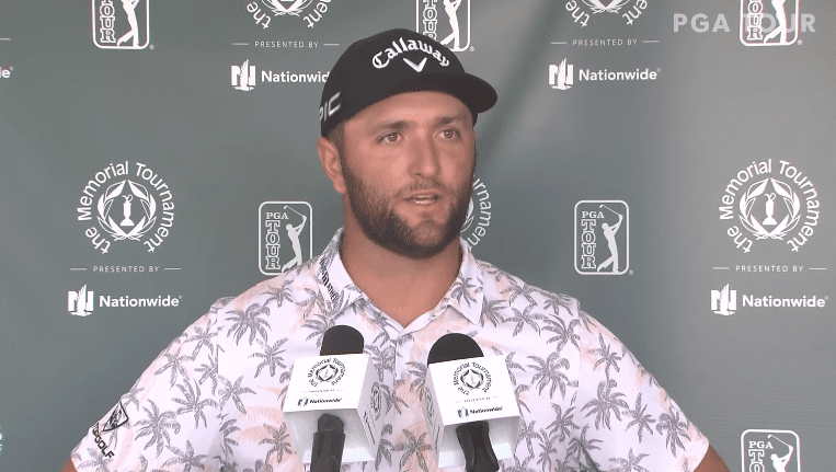 Jon Rahm during a flash interview at 2021 Memorial Tournament in June 2021 | Photo: YouTube/Tengolf Televisión