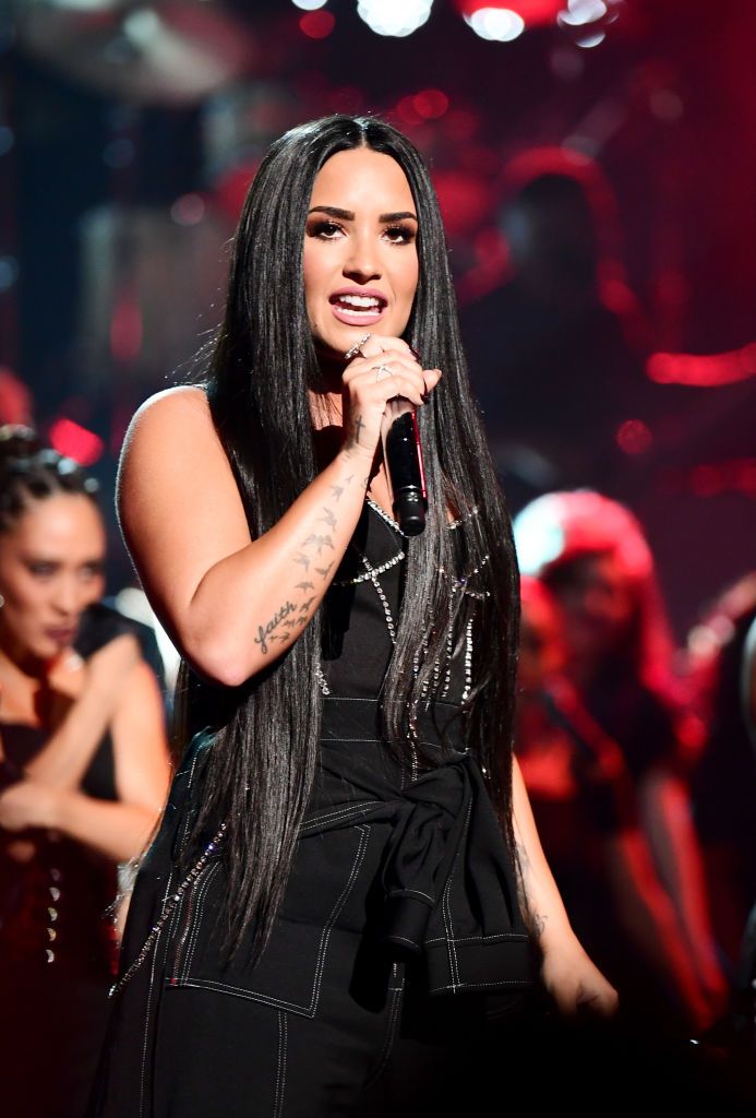 Demi Lovato performs onstage at the 2017 American Music Awards at Microsoft Theater on November 19, 2017 | Photo: Getty Images