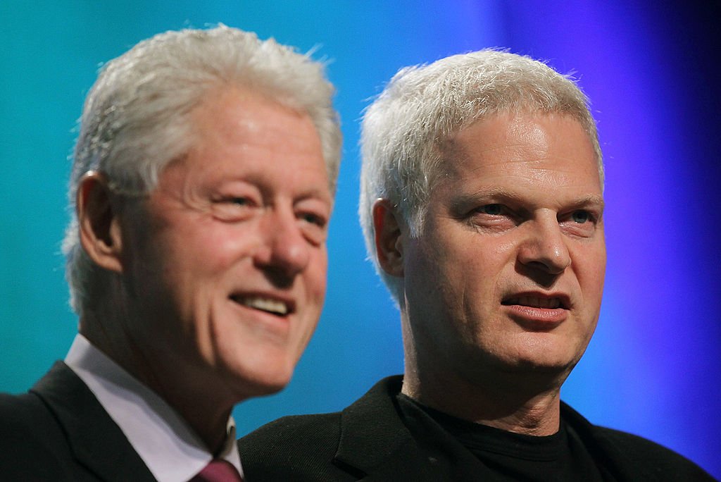  Former U.S. President Bill Clinton and Hollywood mogul Steve Bing look on during the annual Clinton Global Initiative (CGI) September 21, 2010 | Photo: Getty Images