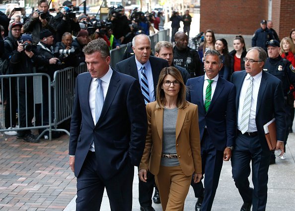 Lori Loughlin and Mossimo Giannulli leave the John Joseph Moakley United States Courthouse | Photo: Getty Images