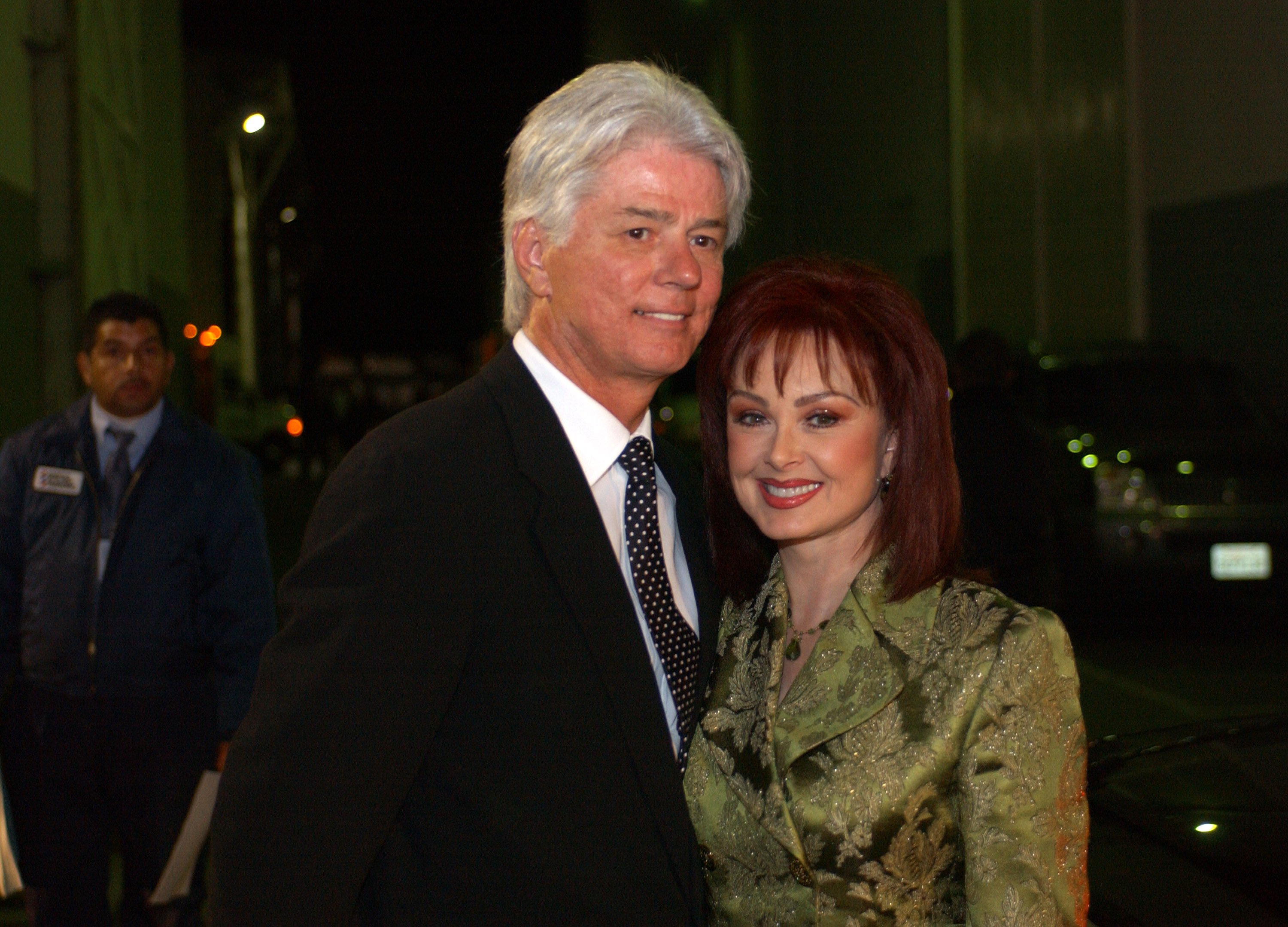 Naomi Judd and husband Larry Strickland on February 6, 2004 | Source: Getty Images 
