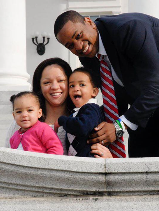 Justin and Cerina Fairfax pose with their young children for a family photo outside a building | Source: Facebook/justin.fairfax.2025