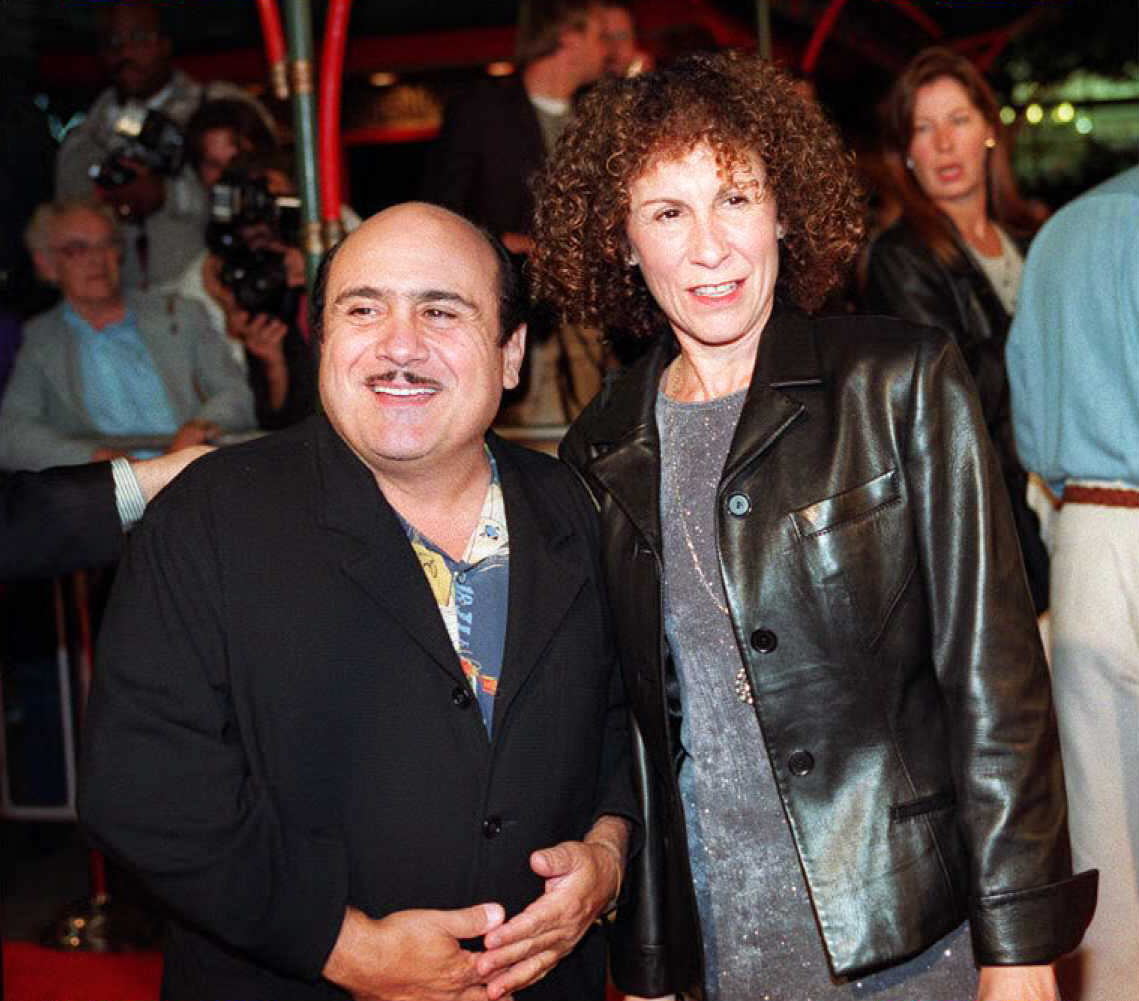 Danny DeVito and Rhea Perlman in Hollywood in 1995 | Source: Getty Images