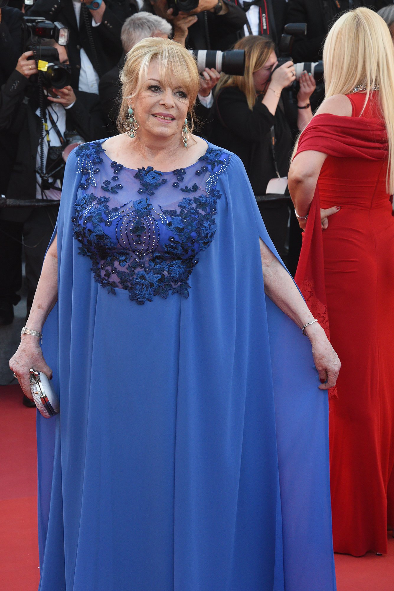Michèle Mercier sur le tapis rouge. | photo : Getty Images